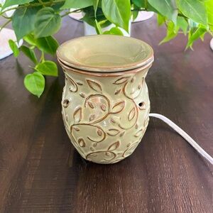 Interteck Green "Leaf/Vine" Design Medium Size Ceramic Scented Wax Tart Warmer